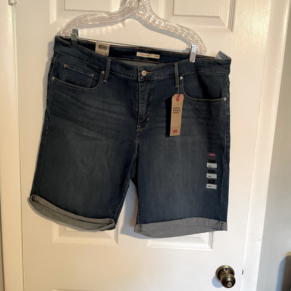 Levi’s BRAND NEW woman’s shorts size 24  new with tags never worn very nice